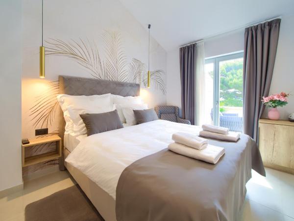 Portella Rooms : photo 3 de la chambre chambre double deluxe avec balcon - vue sur mer