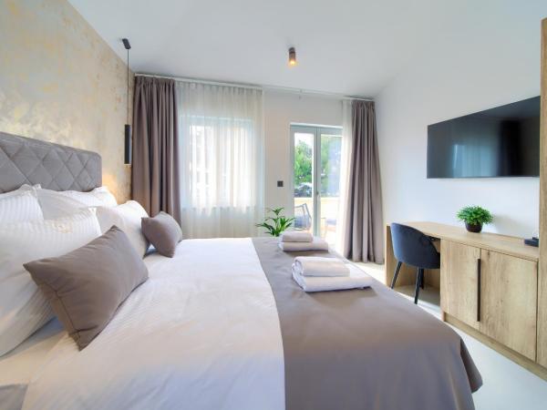 Portella Rooms : photo 4 de la chambre chambre double deluxe avec balcon - vue sur mer