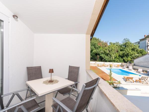 APP Sandro with Common Pool : photo 5 de la chambre studio - vue sur piscine 