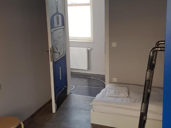 Main Square Hostel : photo 8 de la chambre chambre lits jumeaux standard avec salle de bains commune