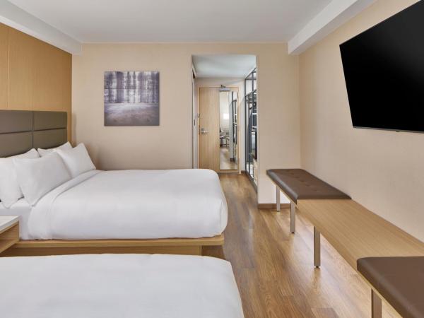 AC Hotel by Marriott Orlando Lake Buena Vista : photo 1 de la chambre chambre lit queen-size - vue sur ville