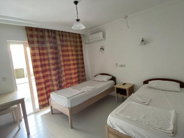 AY OTEL 2 : photo 1 de la chambre chambre lits jumeaux Économique