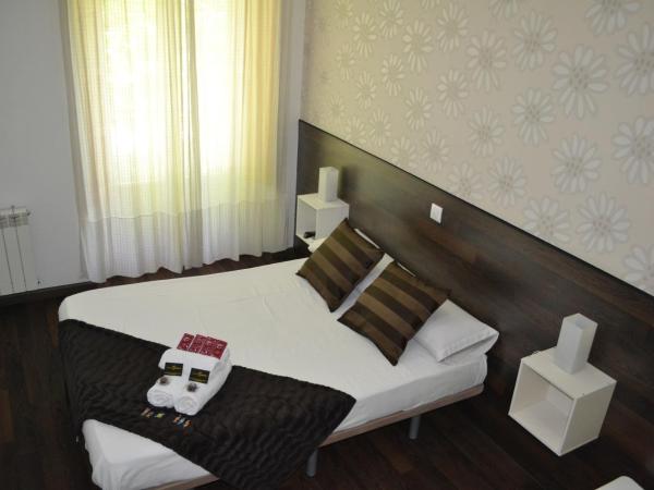 Hostal El Brezo : photo 8 de la chambre chambre double – vue sur ville