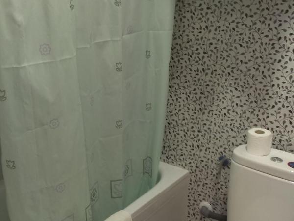 Hostal Bisbal ONLY ADULTS NO AC : photo 6 de la chambre chambre lits jumeaux