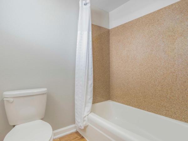 Chateau Beachfront Resort - BW Signature Collection : photo 6 de la chambre penthouse queen suite with two queen beds and sofa bed - non-smoking