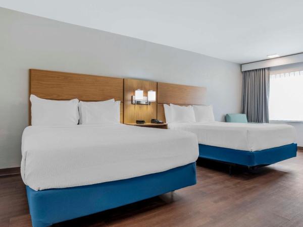 Chateau Beachfront Resort - BW Signature Collection : photo 2 de la chambre two-bedroom queen suite with four queen beds and sofa bed - non-smoking