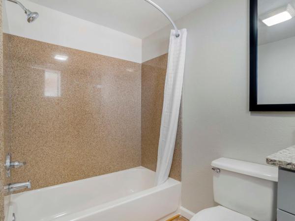 Chateau Beachfront Resort - BW Signature Collection : photo 4 de la chambre two-bedroom queen suite with four queen beds and sofa bed - non-smoking