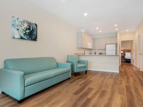 Chateau Beachfront Resort - BW Signature Collection : photo 1 de la chambre penthouse queen suite with two queen beds and sofa bed - non-smoking