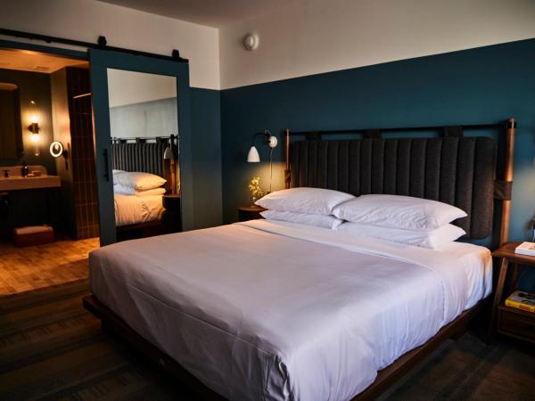The Junto : photo 10 de la chambre the classic guest room ada, 1 king