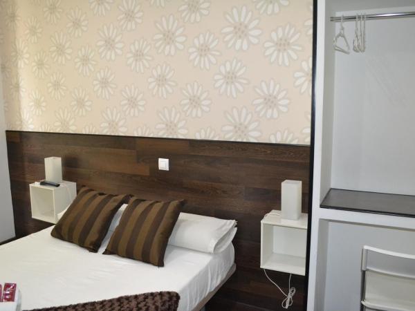 Hostal El Brezo : photo 9 de la chambre chambre double – vue sur ville