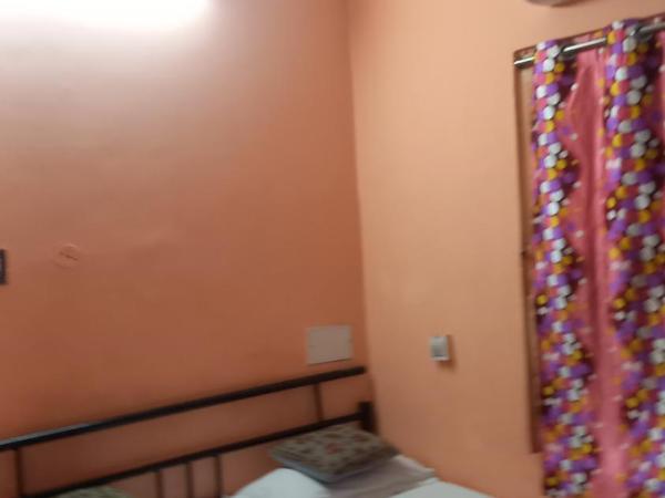 Govind Hotel : photo 1 de la chambre chambre double avec salle de bains privative