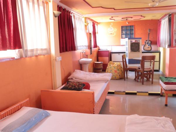 Govind Hotel : photo 2 de la chambre dortoir de 4 lits pour hommes 