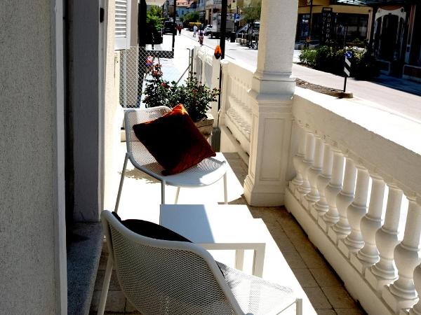 Villa La Torretta Luxury B&B - Adults Only - : photo 7 de la chambre suite junior avec balcon