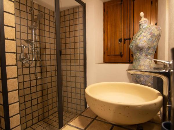 La Corte Della Regina : photo 9 de la chambre suite lit king-size - vue sur piscine