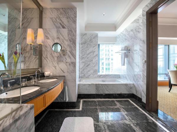 The Ritz-Carlton Jakarta, Mega Kuningan : photo 5 de la chambre grande chambre lit king-size - vue sur ville