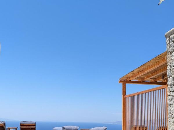 Sunset Hill Suites : photo 4 de la chambre superior suite with sea and pool view and hot tub