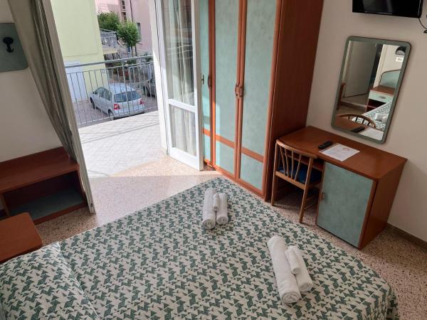 HOTEL BLUE SKY : photo 3 de la chambre chambre double avec terrasse