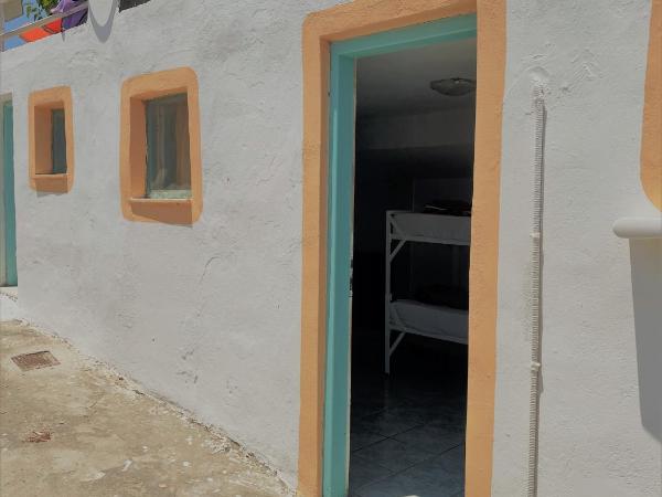 Santorini Camping & Hostel : photo 2 de la chambre chambre lits jumeaux Économique