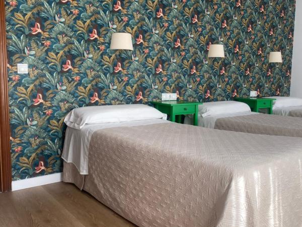 Hotel Ovetense : photo 2 de la chambre chambre triple