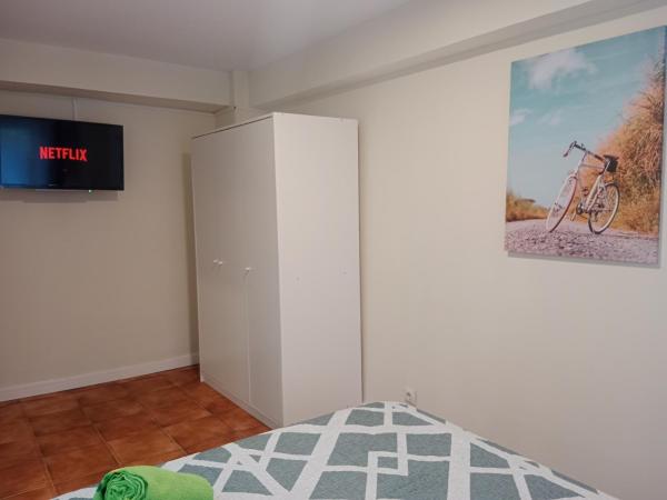 AMRoom - Santander : photo 5 de la chambre chambre double avec salle de bains privative