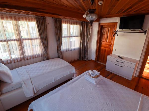 Goodman Hotel & Bistro : photo 1 de la chambre chambre triple avec douche