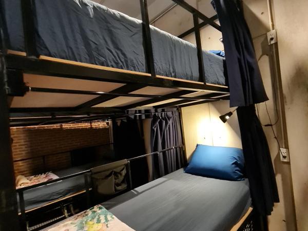 MEEMAW'S House Hostel : photo 10 de la chambre lit dans dortoir mixte de 6 lits