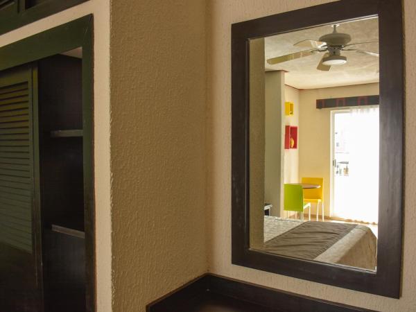 Suites Los Arcos : photo 4 de la chambre chambre lit queen-size