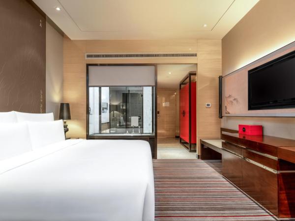 Le Meridien Chongqing Nan'an : photo 2 de la chambre chambre premier avec 1 lit king-size - vue sur ville