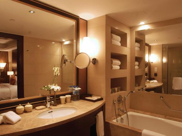 Sheraton Ningbo Hotel - Tianyi Square : photo 2 de la chambre chambre lit king-size supérieure - vue sur ville