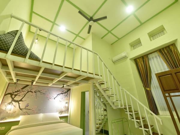 Hotel Irian Surabaya : photo 1 de la chambre chambre familiale