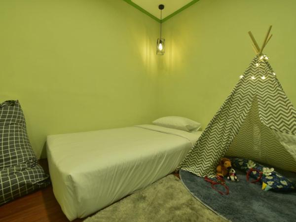 Hotel Irian Surabaya : photo 4 de la chambre chambre familiale