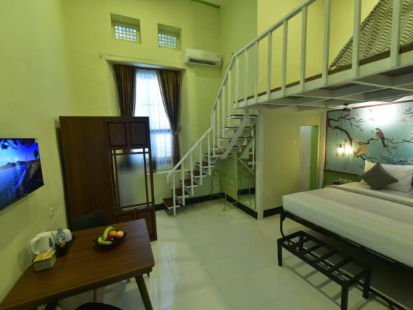 Hotel Irian Surabaya : photo 2 de la chambre chambre familiale