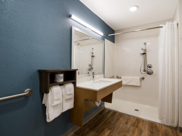 WoodSpring Suites Panama City Beach : photo 9 de la chambre queen suite with roll-in shower - disability access/non smoking