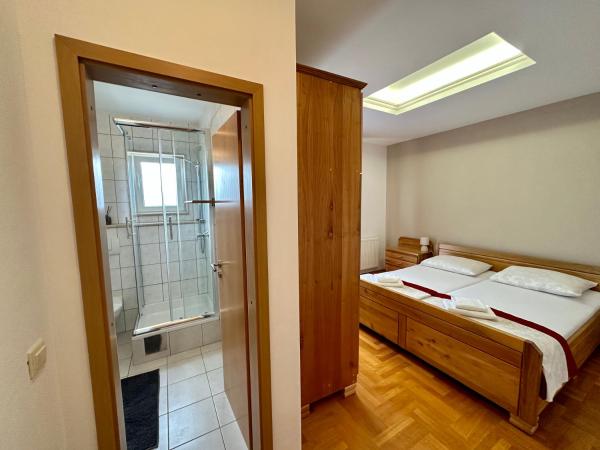 Hotel Buenavista Beach House Trogir : photo 3 de la chambre chambre double deluxe - vue latérale sur mer