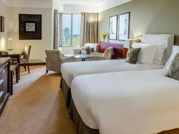 Crowne Plaza Porto, an IHG Hotel : photo 1 de la chambre suite lits jumeaux junior - vue sur ville