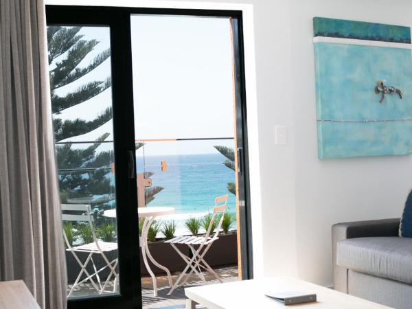 Bondi 38 Serviced Apartments : photo 9 de la chambre appartement 2 chambres communicantes avec balcon - vue sur océan