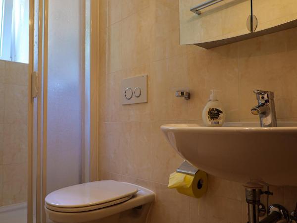 Flataid Gästehaus Graschi - Steinbergstraße : photo 4 de la chambre chambre double