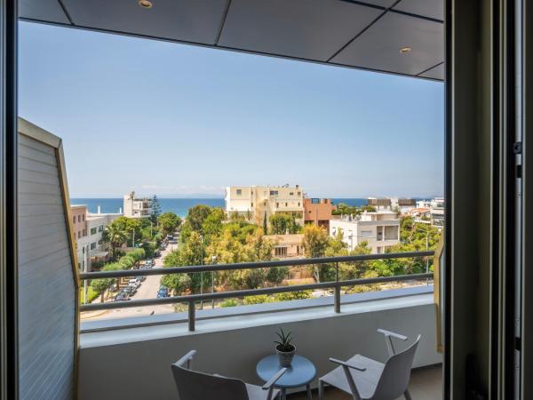Emmantina Hotel : photo 9 de la chambre chambres doubles ou lits jumeaux communicantes - vue latérale sur mer
