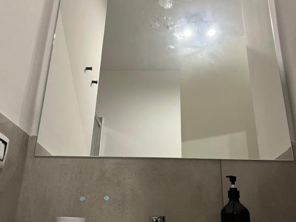 B&B Malnati 3 Urban Living MILANOSANSIRO : photo 6 de la chambre chambre double avec salle de bains privative