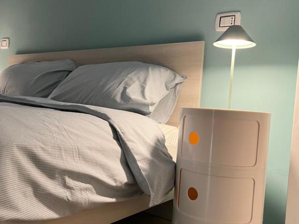 B&B Malnati 3 Urban Living MILANOSANSIRO : photo 1 de la chambre chambre double avec salle de bains privative