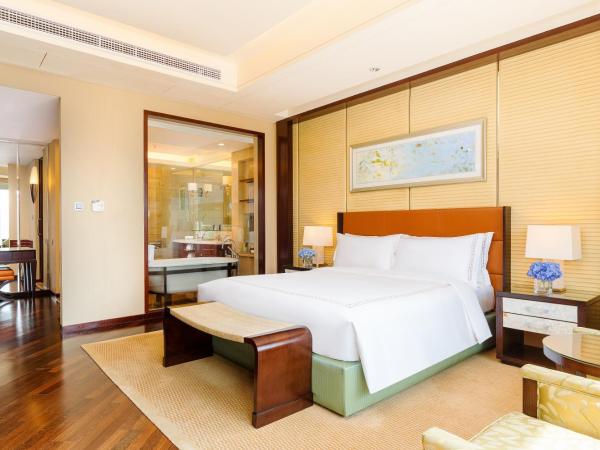The Ritz-Carlton, Shenzhen, Nearby Futian CBD, Convention & Exhibition Center, Futian Railway Station, Outdoor swimming pool, CNY300 SPA voucher : photo 1 de la chambre suite premier