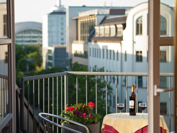 Hotel Augusta Am Kurfürstendamm : photo 4 de la chambre suite avec balcon