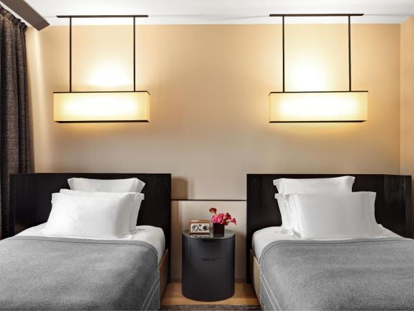 Bulgari Hotel Milano : photo 1 de la chambre chambre d’angle deluxe avec 2 lits queen-size - vue sur jardin