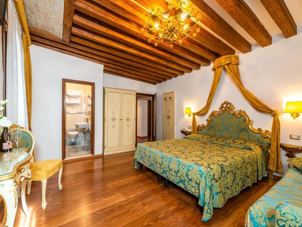 Hotel Al Vagon : photo 1 de la chambre chambre double supérieure