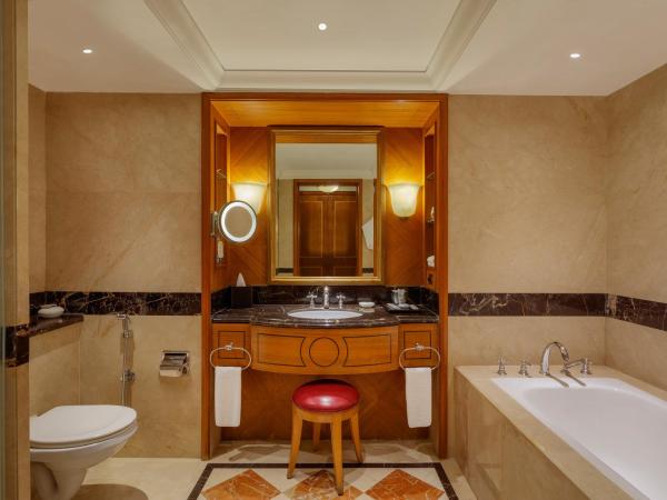 ITC Maurya, a Luxury Collection Hotel, New Delhi : photo 2 de la chambre chambre lit king-size towers plus spacieuse - Étage concierge - accès gratuit au salon