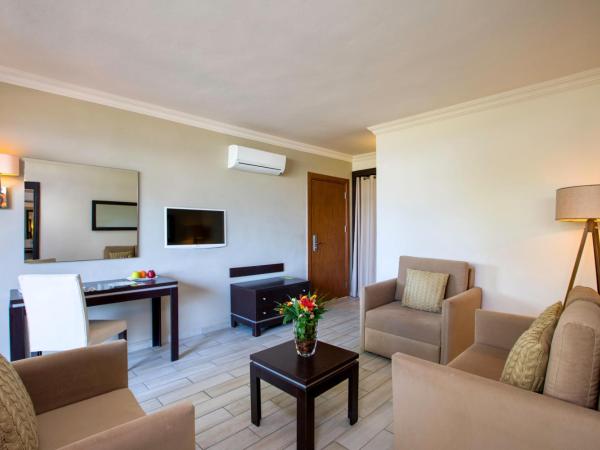 Marmaris Bay Resort - Adults Only : photo 2 de la chambre suite 1 chambre - vue sur mer