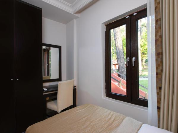 Marmaris Bay Resort - Adults Only : photo 7 de la chambre suite 2 chambres - vue sur jardin