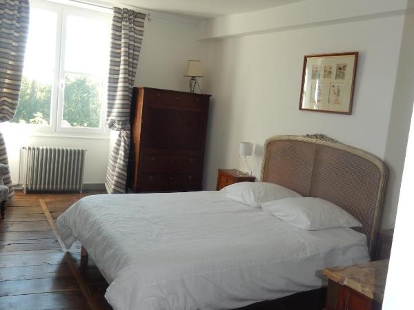 Domaine de Puyrousse : photo 2 de la chambre chambre double deluxe avec baignoire