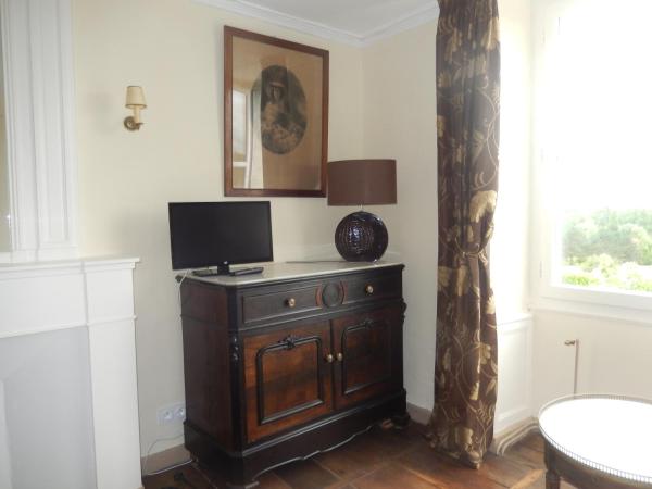 Domaine de Puyrousse : photo 2 de la chambre chambre lits jumeaux avec douche 