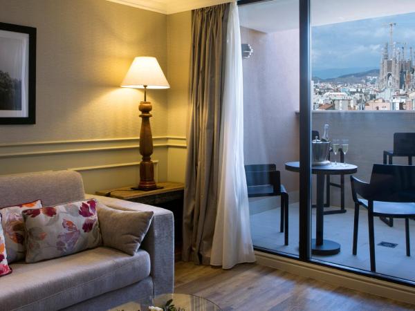 El Avenida Palace : photo 7 de la chambre suite sagrada familia